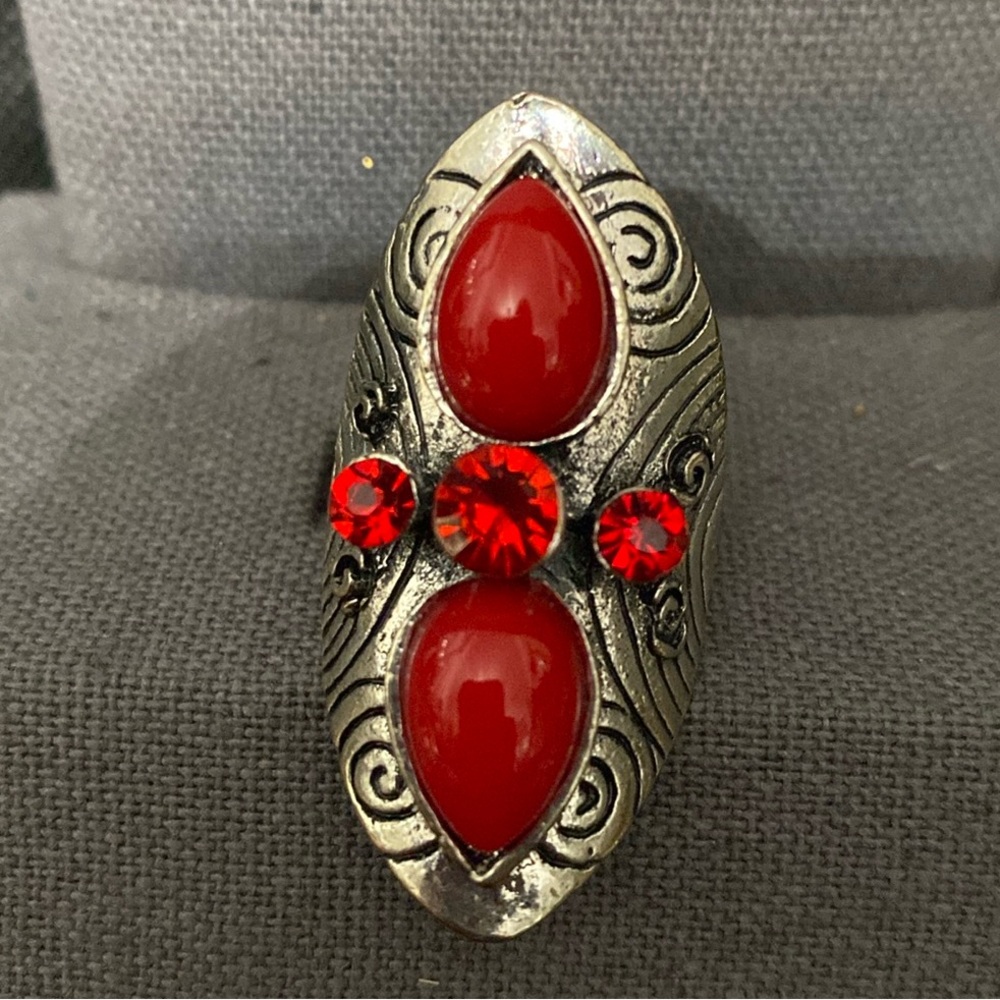 Vintage Silver tone & Ruby red Acrylic 2 tone stones  cocktail expandable ring